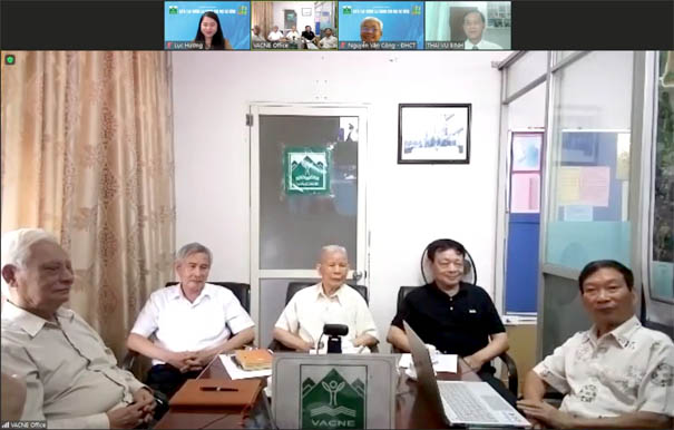 A group of people sitting at a tableDescription automatically generated with medium confidence