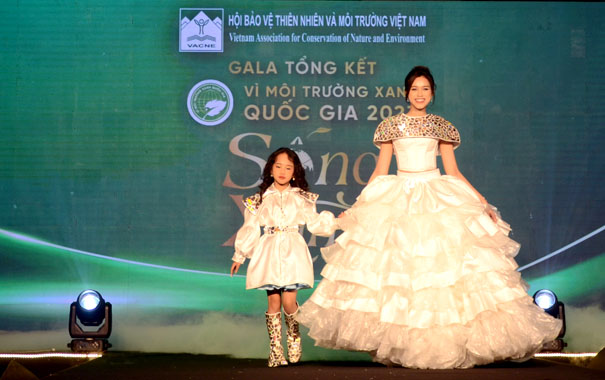 A person and a child walking on a stageDescription automatically generated