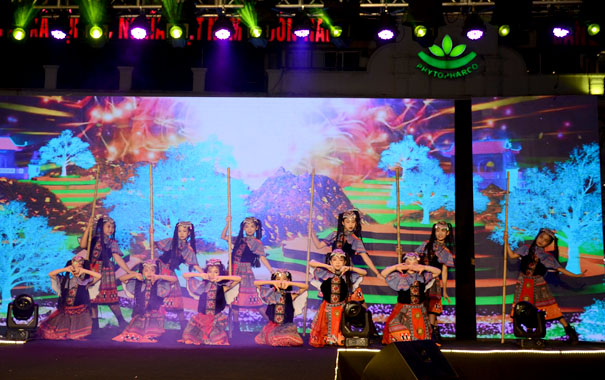 A group of people on a stageDescription automatically generated