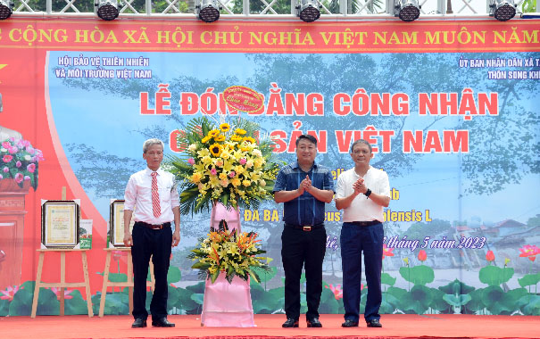 A group of men standing on a stageDescription automatically generated