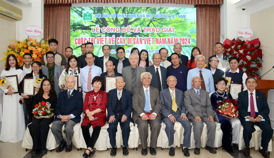 A group of people posing for a photoDescription automatically generated