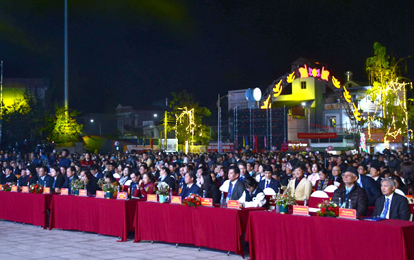 A large group of people sitting at a tableDescription automatically generated