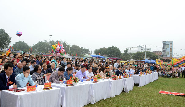 A large group of people sitting at tablesDescription automatically generated