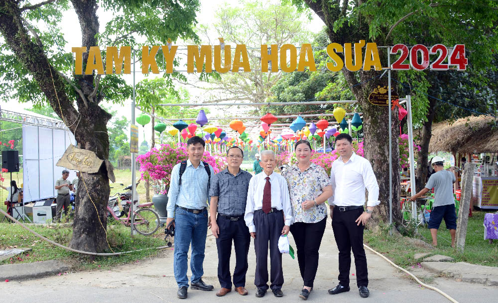 A group of people standing in front of a signDescription automatically generated
