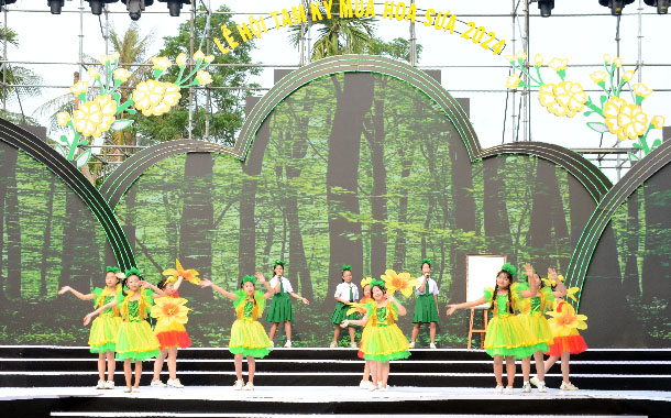 A group of children performing on stageDescription automatically generated