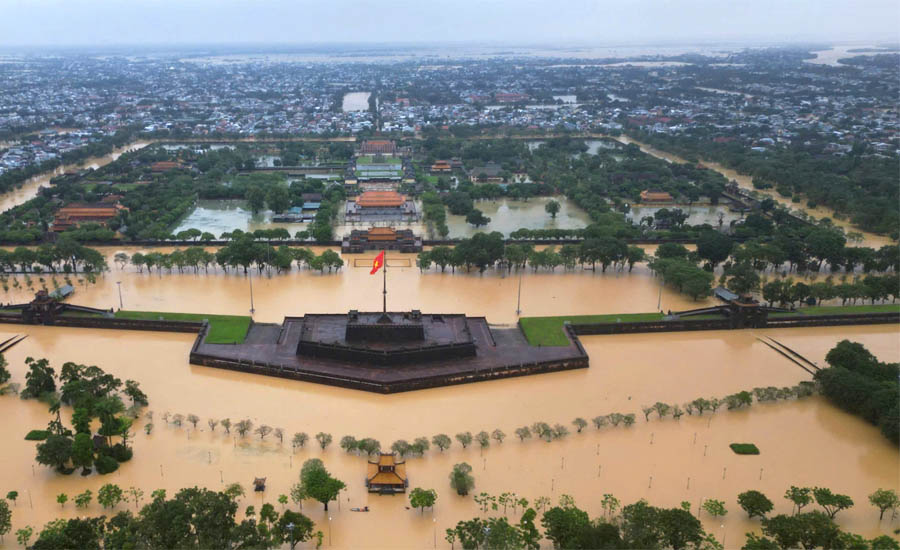 A large body of water with a building in the middleAI-generated content may be incorrect.