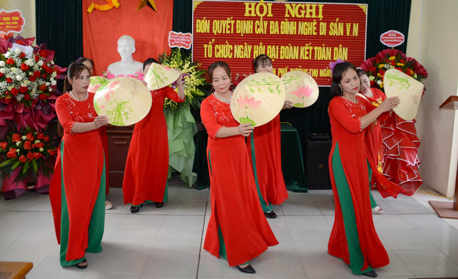A group of women in red dressesAI-generated content may be incorrect.