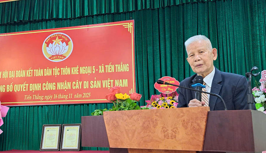 A person standing at a podium with a microphoneAI-generated content may be incorrect.