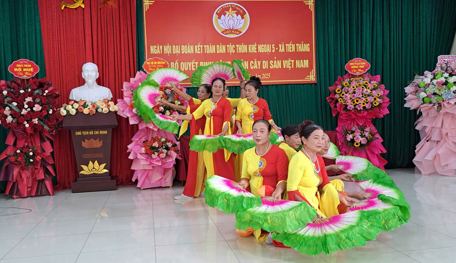 A group of women performing on stageAI-generated content may be incorrect.