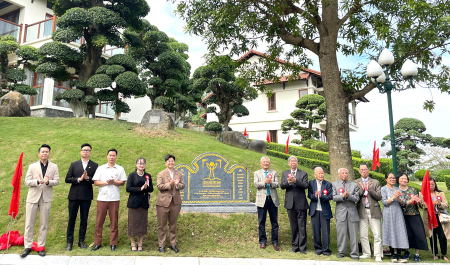 A group of people standing in front of a plaqueAI-generated content may be incorrect.