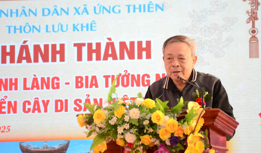 A person speaking at a podium with flowersAI-generated content may be incorrect.