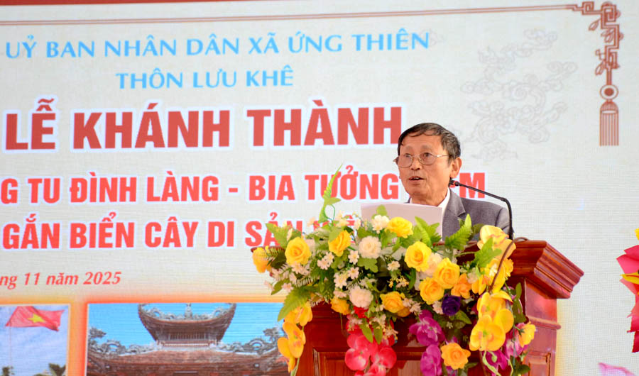 A person standing at a podium with flowersAI-generated content may be incorrect.