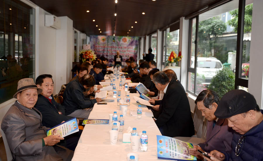 A group of people sitting at a long tableAI-generated content may be incorrect.