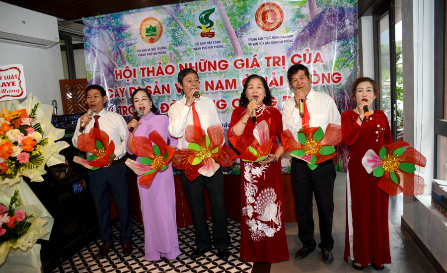 A group of people singing and holding flowersAI-generated content may be incorrect.