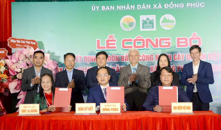 A group of people standing togetherAI-generated content may be incorrect.