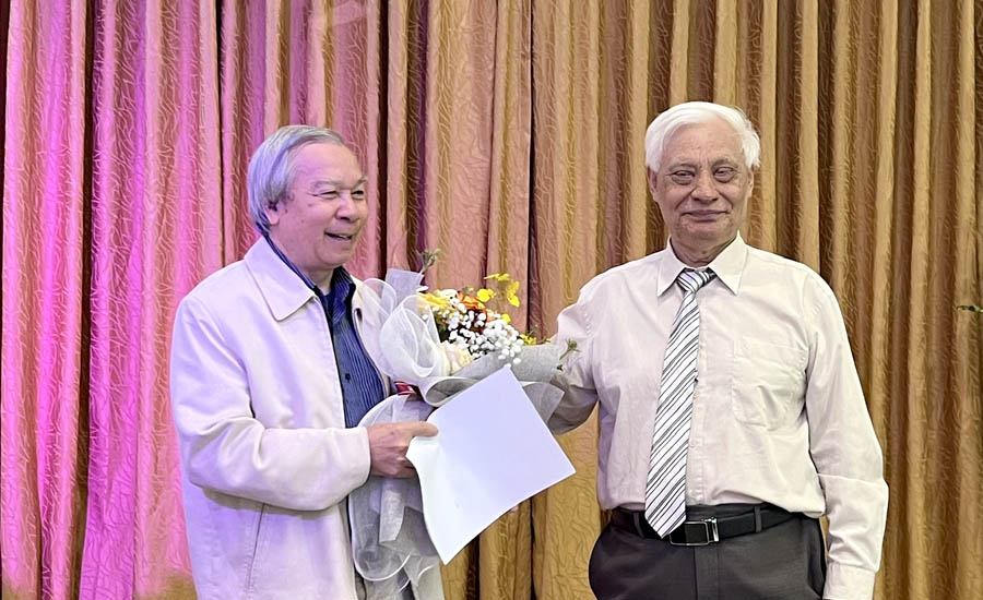 A person holding a bouquet of flowers and a paperAI-generated content may be incorrect.