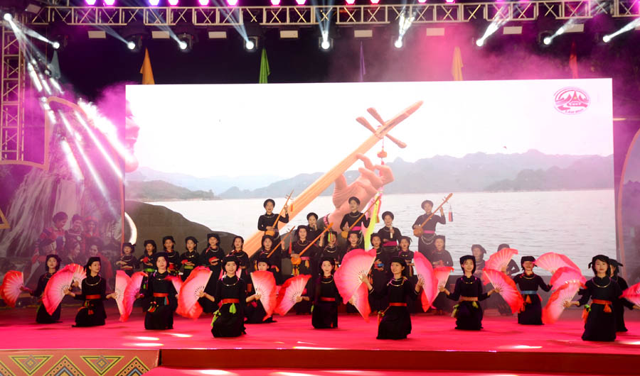 A group of people performing on a stageAI-generated content may be incorrect.