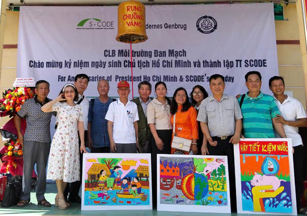 Trung tâm Phát triển Cộng đồng Bền vững (SCODE)  tặng quà trường THCS Thanh, Hướng Hoá, Quảng Trị 