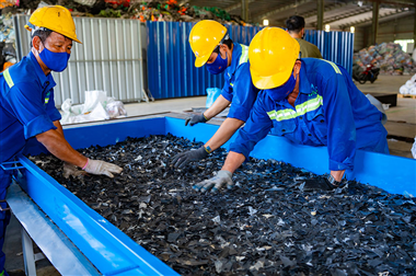 Biến rác thải nhựa nuôi trồng thủy sản thành cơ hội kinh tế