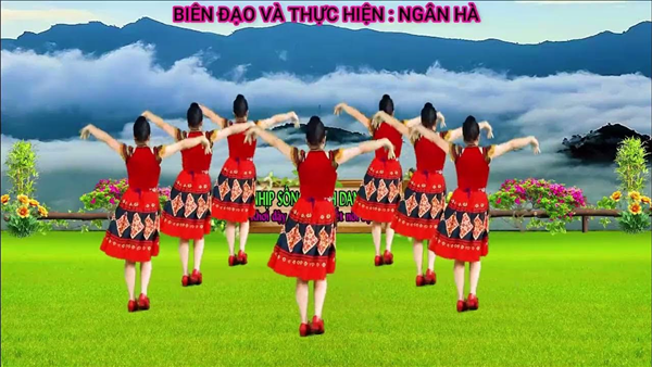 Sapa ​shines ​bright with Fansipan Rose Festival 2025