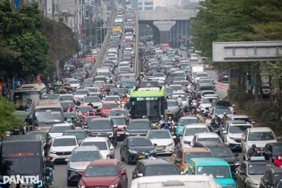 Hanoi to make all taxis electric by 2030