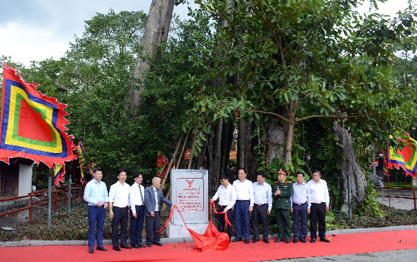 A group of people standing in front of a signDescription automatically generated
