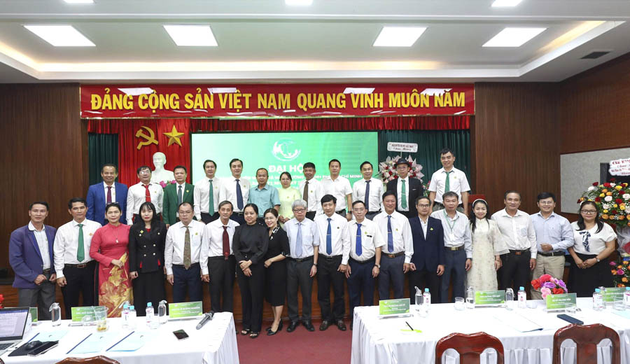 A group of people standing in front of a stageAI-generated content may be incorrect.