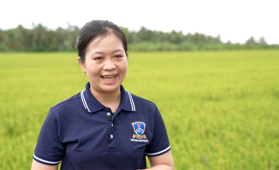 A person in a blue shirtAI-generated content may be incorrect.