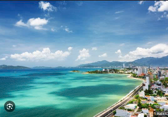Nha Trang hosts paragliding show